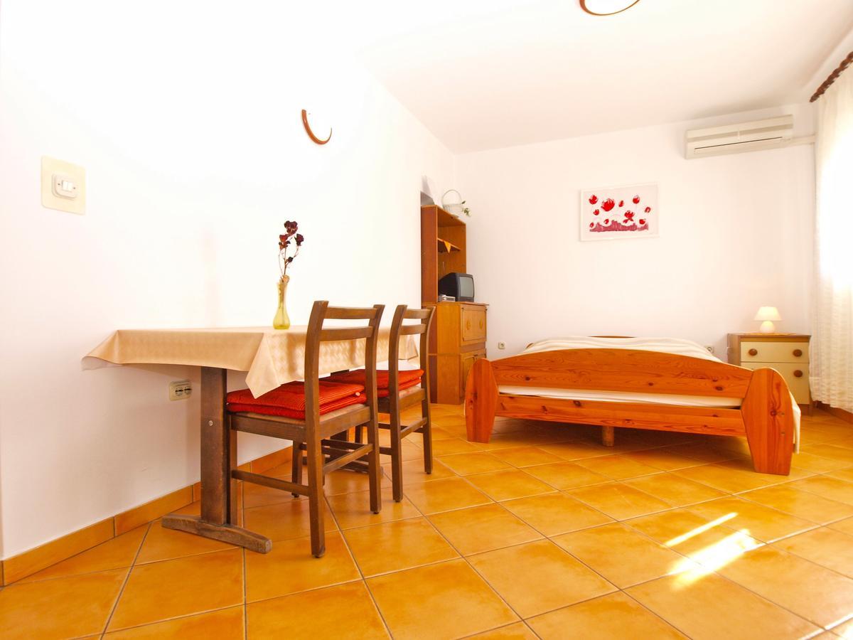 Apartments Mirela 1554 Pula Ngoại thất bức ảnh