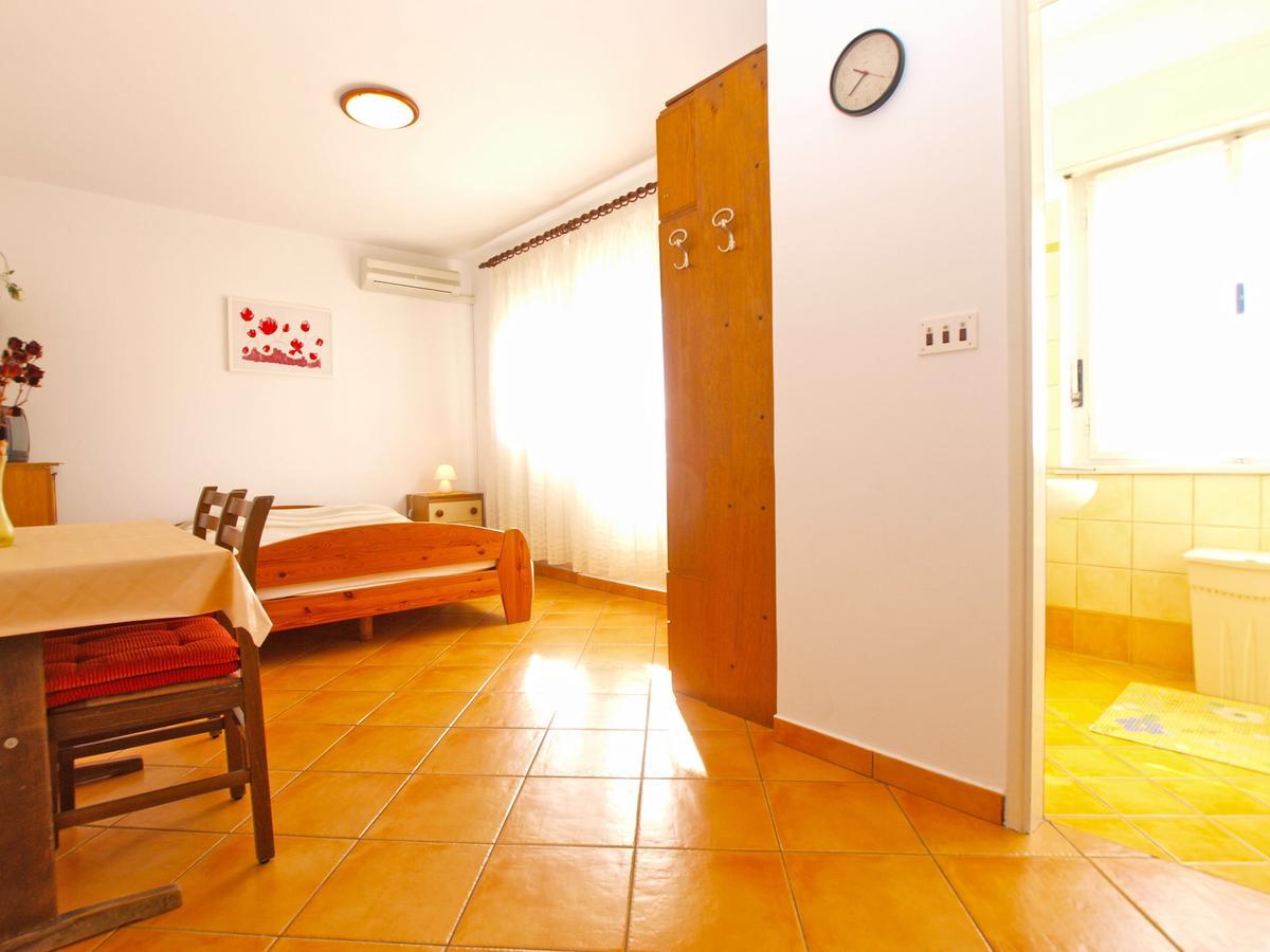 Apartments Mirela 1554 Pula Ngoại thất bức ảnh